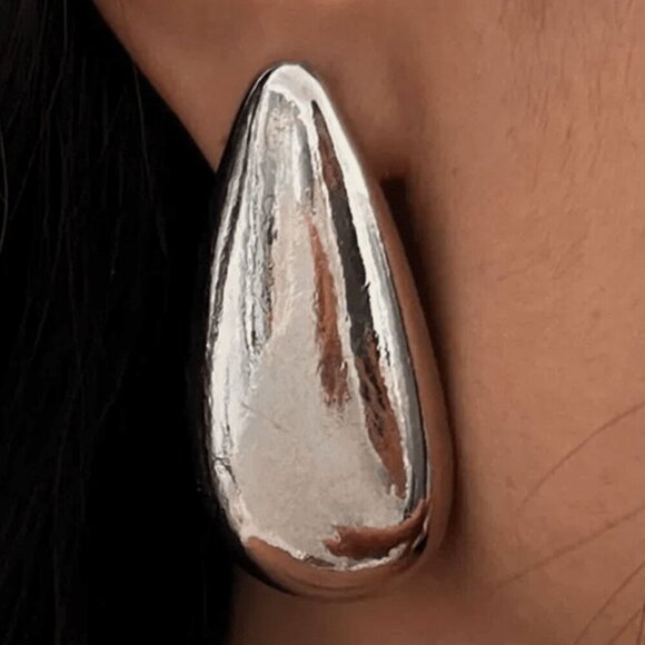 Silver toned Old Money Style Women's Metal Water Drop Stud Earrings - Picture 4 of 4